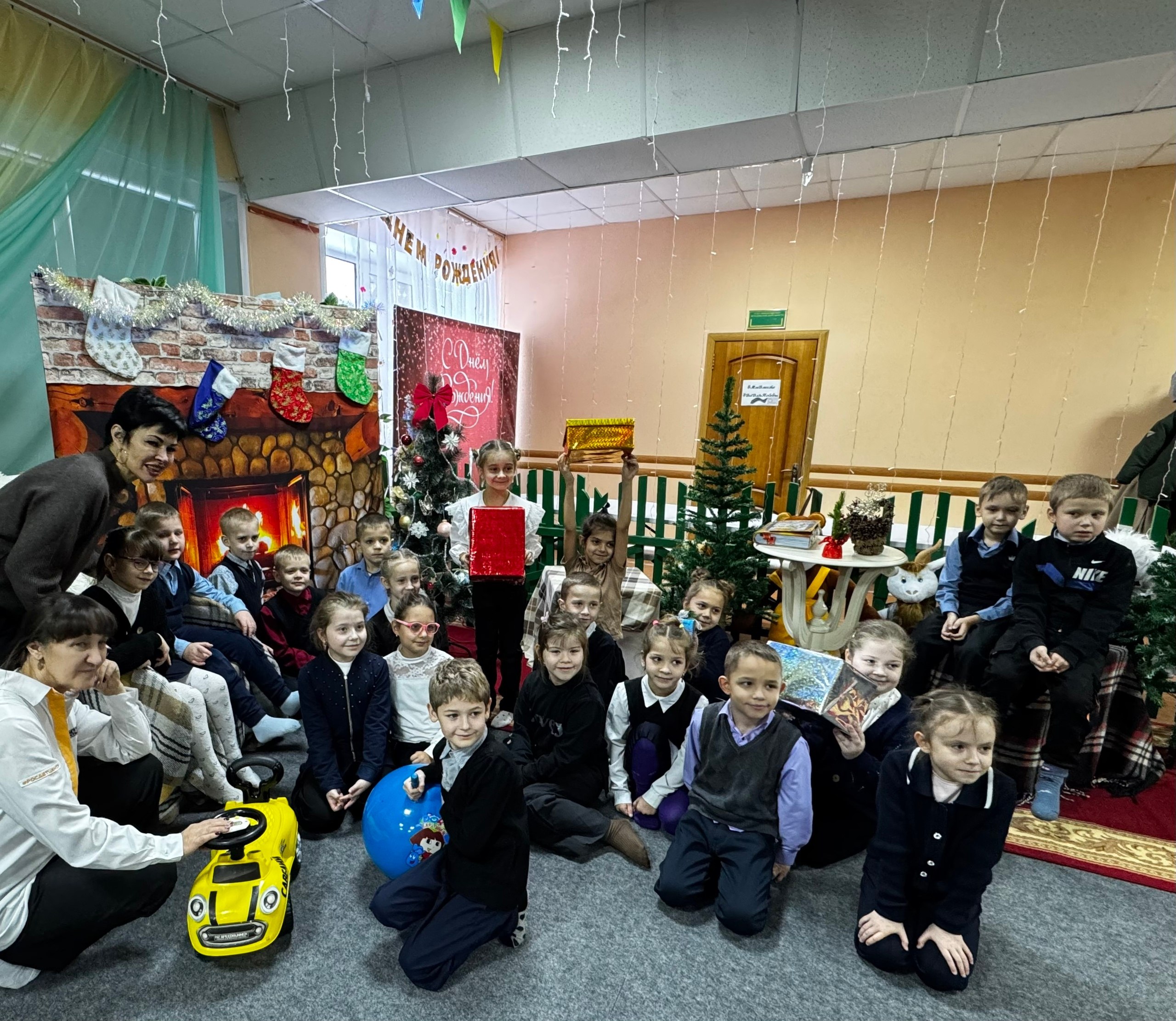 В МКУК «Пристенский РДК» прошла увлекательная профориентационная экскурсия для самых юных гостей – учеников начальных классов