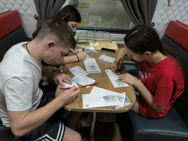 Дмитрий Новиков: 200 детей-активистов из «Движения первых», среди которых были и конышевские ребята, вернулись из увлекательного путешествия под названием «Больше, чем новогодняя сказка» Дмитрий Новиков: 200 детей-активистов из «Движения первых», среди которых были и конышевские ребята, вернулись из увлекательного путешествия под названием «Больше, чем новогодняя сказка»