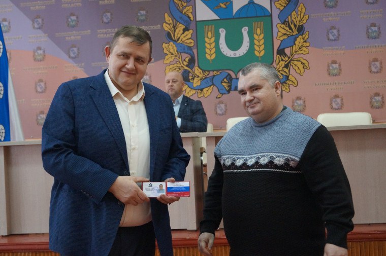 Дмитрий Новиков: Сегодня, 11 декабря, в Администрации района состоялось торжественное собрание, посвященное вступлению в должность избранного Главы Машкинского сельсовета Конышевского района Дмитрий Новиков: Сегодня, 11 декабря, в Администрации района состоялось торжественное собрание, посвященное вступлению в должность избранного Главы Машкинского сельсовета Конышевского района