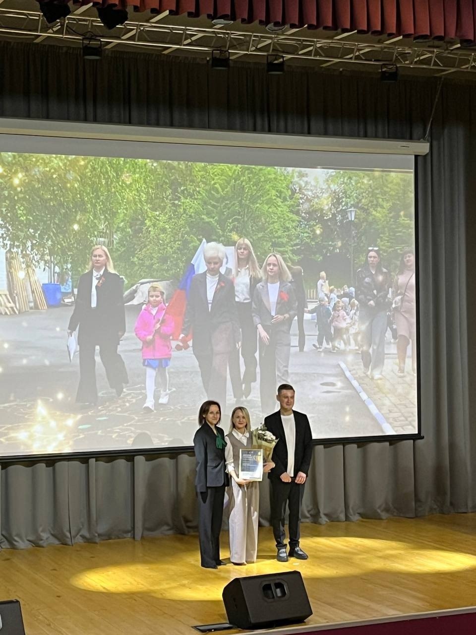 Делегация педагогов города Курска приняла участие в торжественной церемонии награждения победителей XIII Всероссийского конкурса «Воспитатели России» Делегация педагогов города Курска приняла участие в торжественной церемонии награждения победителей XIII Всероссийского конкурса «Воспитатели России»