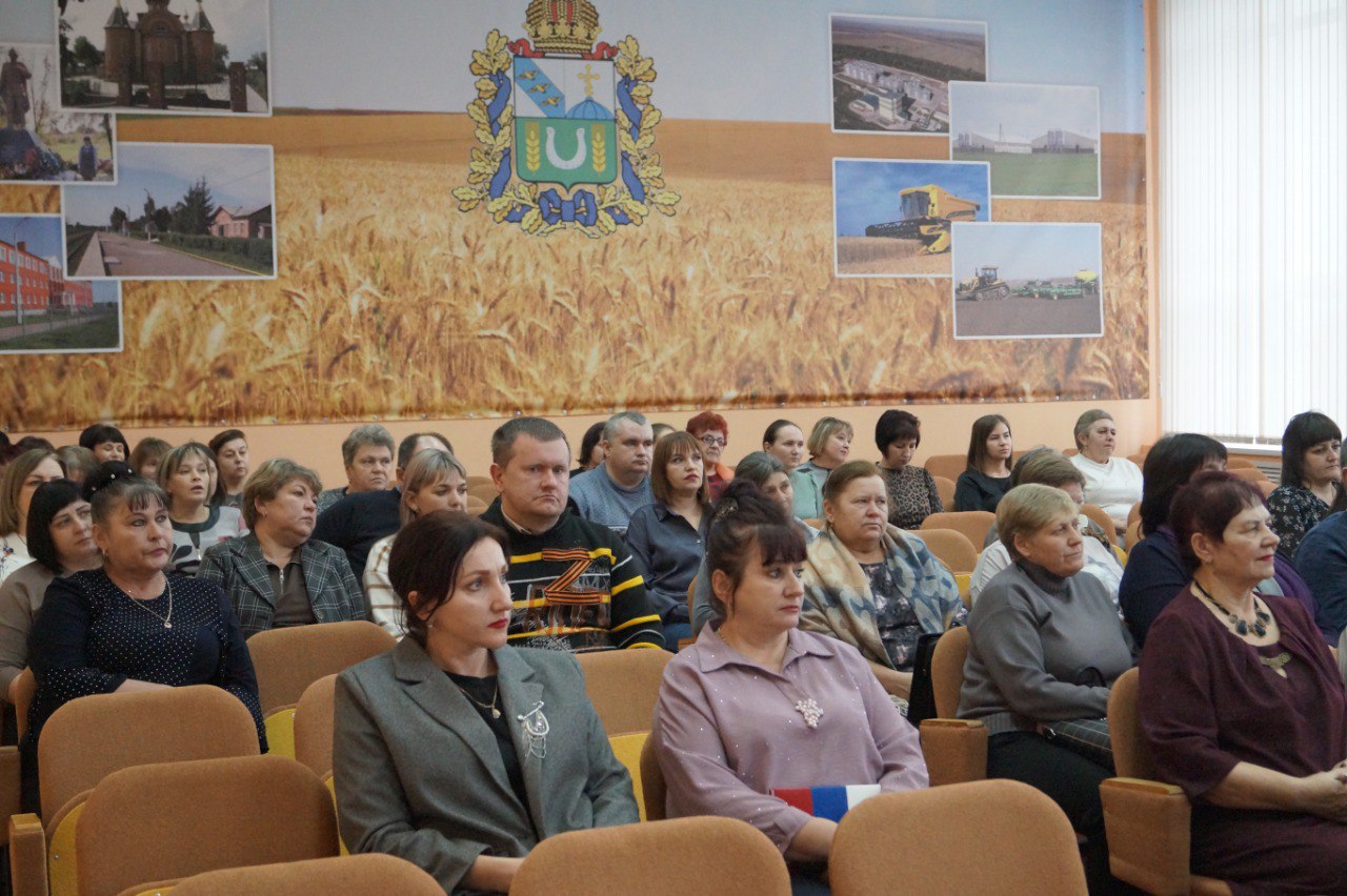 Дмитрий Новиков: Сегодня, 11 декабря, в Администрации района состоялось торжественное собрание, посвященное вступлению в должность избранного Главы Машкинского сельсовета Конышевского района Дмитрий Новиков: Сегодня, 11 декабря, в Администрации района состоялось торжественное собрание, посвященное вступлению в должность избранного Главы Машкинского сельсовета Конышевского района