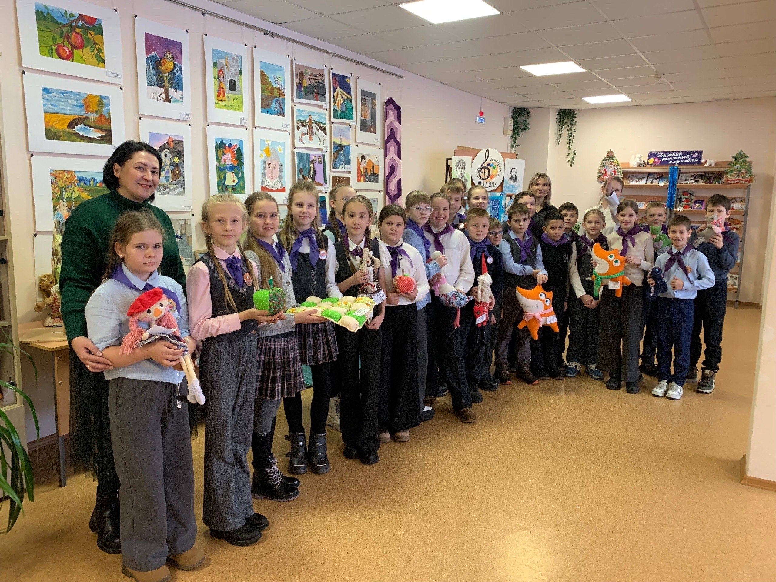 10 декабря в Культурном центре семейного чтения и досуга им. П. А. Михина города Курска состоялось открытие выставки детского творчества "Радость творить" 10 декабря в Культурном центре семейного чтения и досуга им. П. А. Михина города Курска состоялось открытие выставки детского творчества "Радость творить"