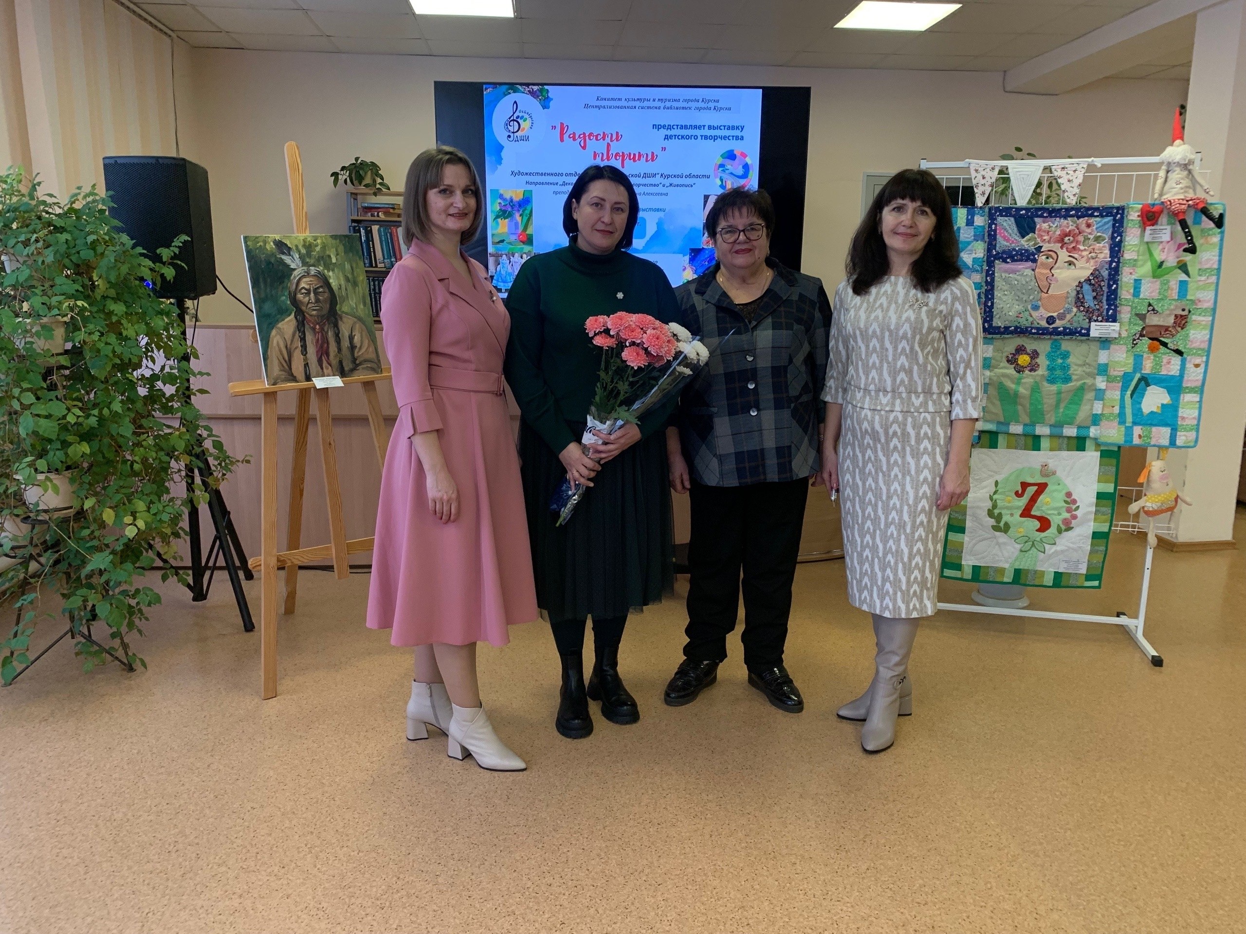 10 декабря в Культурном центре семейного чтения и досуга им. П. А. Михина города Курска состоялось открытие выставки детского творчества "Радость творить" 10 декабря в Культурном центре семейного чтения и досуга им. П. А. Михина города Курска состоялось открытие выставки детского творчества "Радость творить"