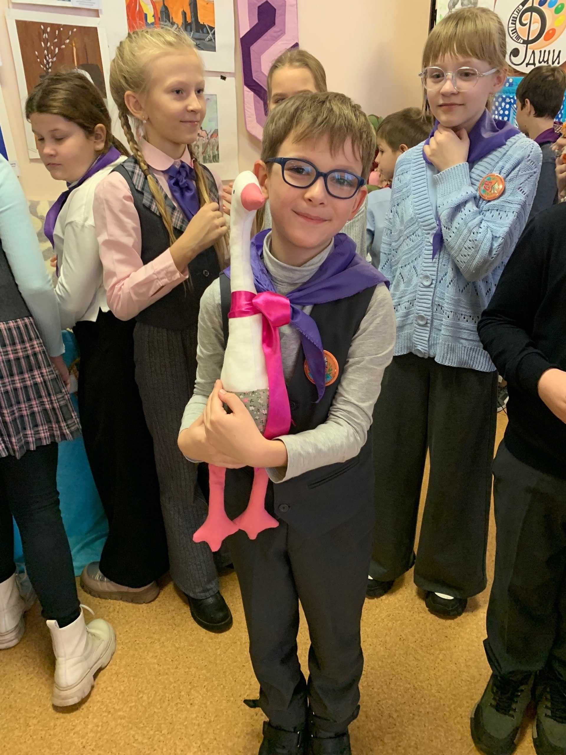 10 декабря в Культурном центре семейного чтения и досуга им. П. А. Михина города Курска состоялось открытие выставки детского творчества "Радость творить" 10 декабря в Культурном центре семейного чтения и досуга им. П. А. Михина города Курска состоялось открытие выставки детского творчества "Радость творить"