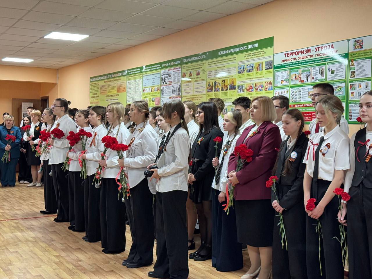 «Парту Героя» и стенд «Герои нашего времени» торжественно открыли в Курской школе №22 в память о выпускниках, погибших при исполнении служебного долга в зоне специальной военной операции «Парту Героя» и стенд «Герои нашего времени» торжественно открыли в Курской школе №22 в память о выпускниках, погибших при исполнении служебного долга в зоне специальной военной операции