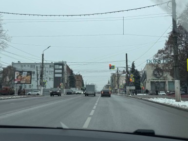 Новый светофор заработал на пересечении улиц Дзержинского, Гайдара и Карла Либкнехта