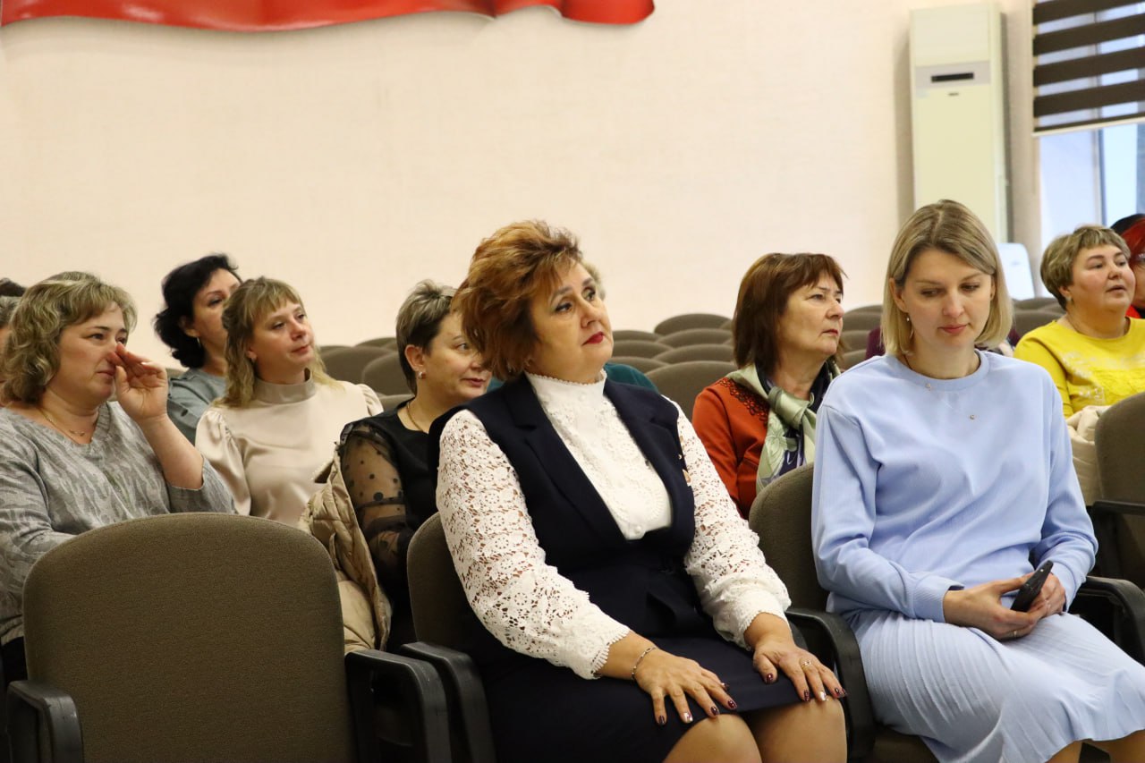 Андрей Белоусов: Сегодня в Администрации Рыльского района состоялось торжественное вручение Почётных грамот и Благодарностей членам участковых и территориальных избирательных комиссий Андрей Белоусов: Сегодня в Администрации Рыльского района состоялось торжественное вручение Почётных грамот и Благодарностей членам участковых и территориальных избирательных комиссий