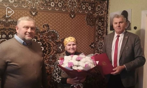 Партийцы поздравили Героя Социалистического Труда