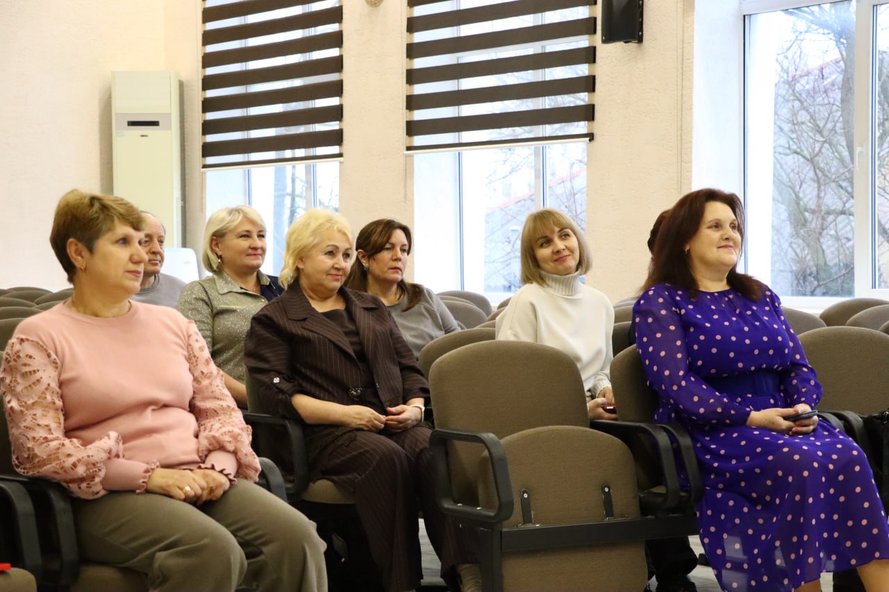 Андрей Белоусов: Сегодня в Администрации Рыльского района состоялось торжественное вручение Почётных грамот и Благодарностей членам участковых и территориальных избирательных комиссий Андрей Белоусов: Сегодня в Администрации Рыльского района состоялось торжественное вручение Почётных грамот и Благодарностей членам участковых и территориальных избирательных комиссий