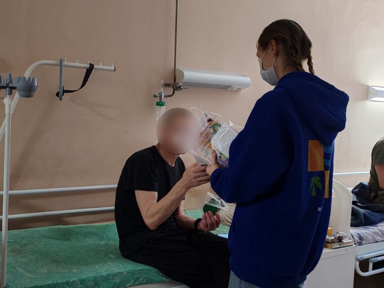 Активисты «Движения Первых» г. Курчатова 9 декабря посетили госпиталь ФМБА России, развернутый в Курской области, чтобы поздравить с праздником бойцов, находящихся здесь на лечении Активисты «Движения Первых» г. Курчатова 9 декабря посетили госпиталь ФМБА России, развернутый в Курской области, чтобы поздравить с праздником бойцов, находящихся здесь на лечении