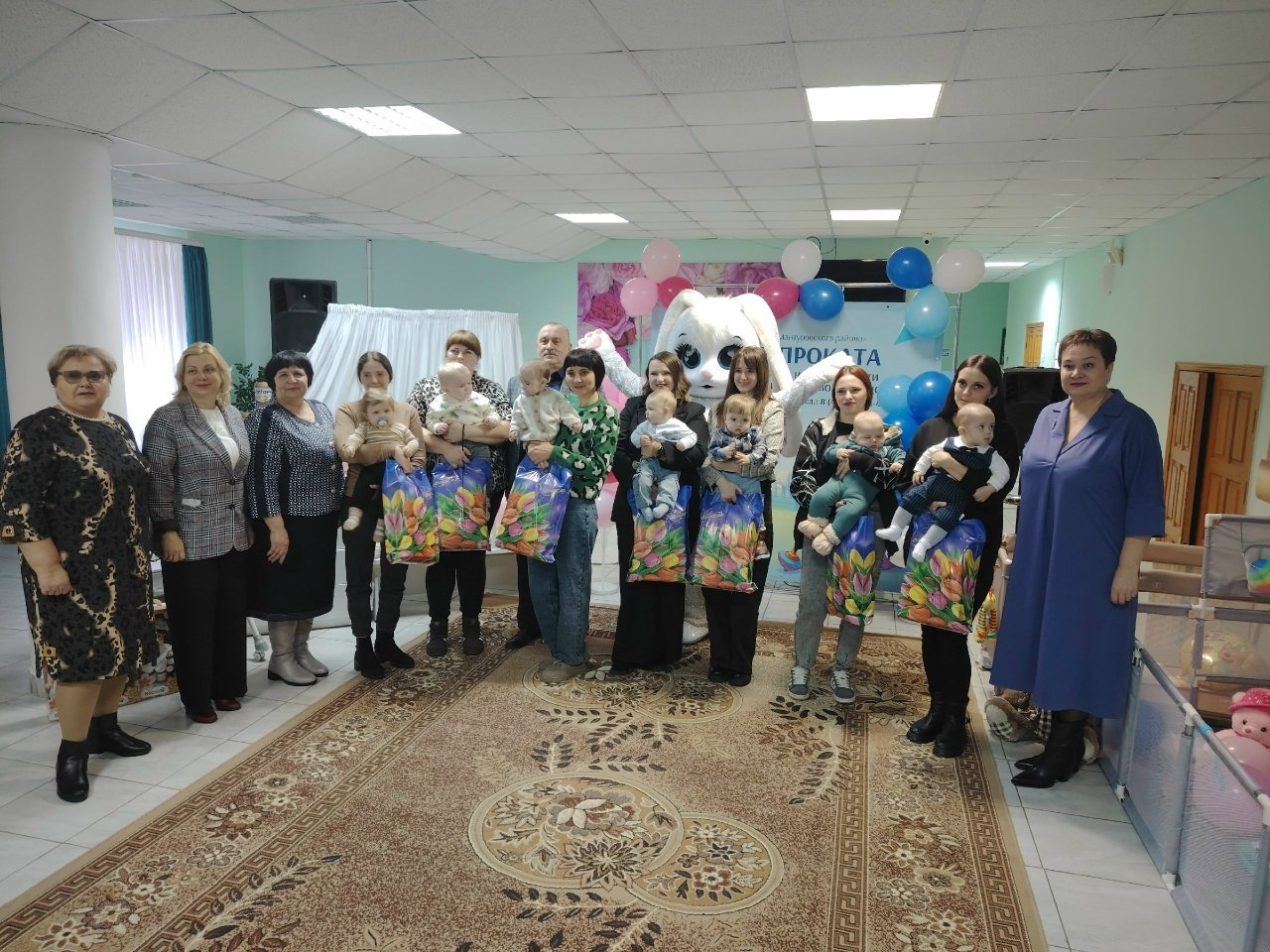 Сегодня в Мантурово состоялось торжественное открытие пункта проката предметов первой необходимости для новорожденных и детей в возрасте до 1,5 лет Сегодня в Мантурово состоялось торжественное открытие пункта проката предметов первой необходимости для новорожденных и детей в возрасте до 1,5 лет