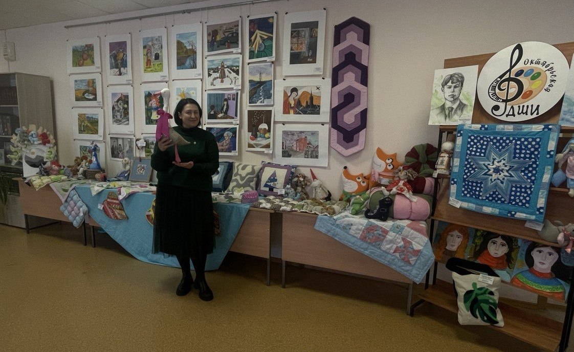 10 декабря в Культурном центре семейного чтения и досуга им. П. А. Михина города Курска состоялось открытие выставки детского творчества "Радость творить" 10 декабря в Культурном центре семейного чтения и досуга им. П. А. Михина города Курска состоялось открытие выставки детского творчества "Радость творить"