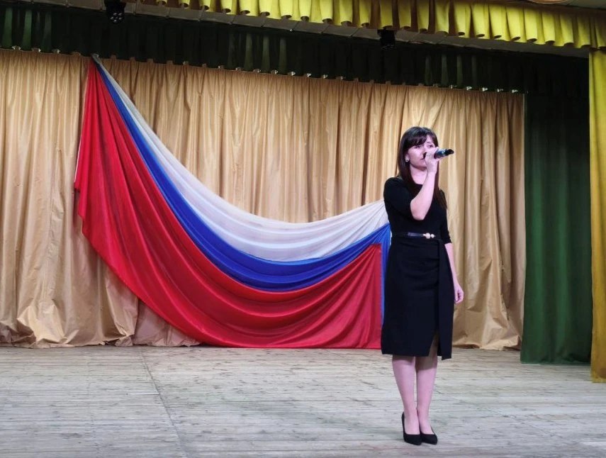 В Тимском РДК прошёл праздничный концерт, посвящённый Дню Конституции РФ В Тимском РДК прошёл праздничный концерт, посвящённый Дню Конституции РФ