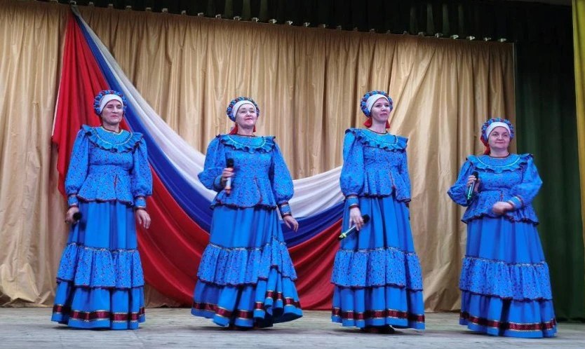 В Тимском РДК прошёл праздничный концерт, посвящённый Дню Конституции РФ В Тимском РДК прошёл праздничный концерт, посвящённый Дню Конституции РФ