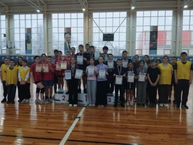 Вчера, 11 декабря, в ФОК "Русич" прошел муниципальный этап фестиваля "Сборная юных талантов"! Команды из пяти школ Пристенского района (юноши и девушки 2012-2014 г.р.) соревновались в эстафетах и викторине на спортивную...