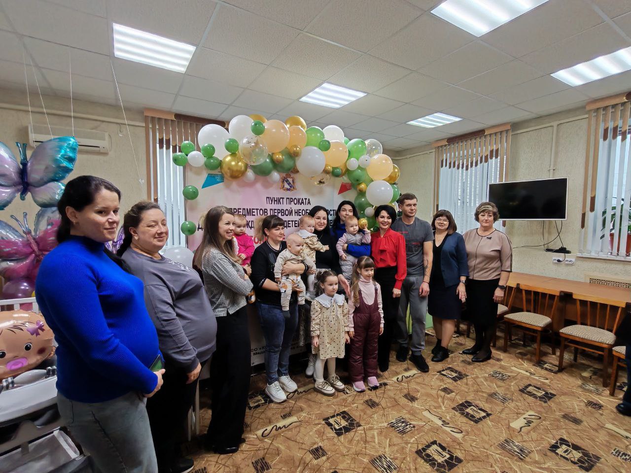 Виктор Катунин: Сегодня в Медвенском районе открылся пункт проката предметов первой необходимости для малышей и детей до полутора лет