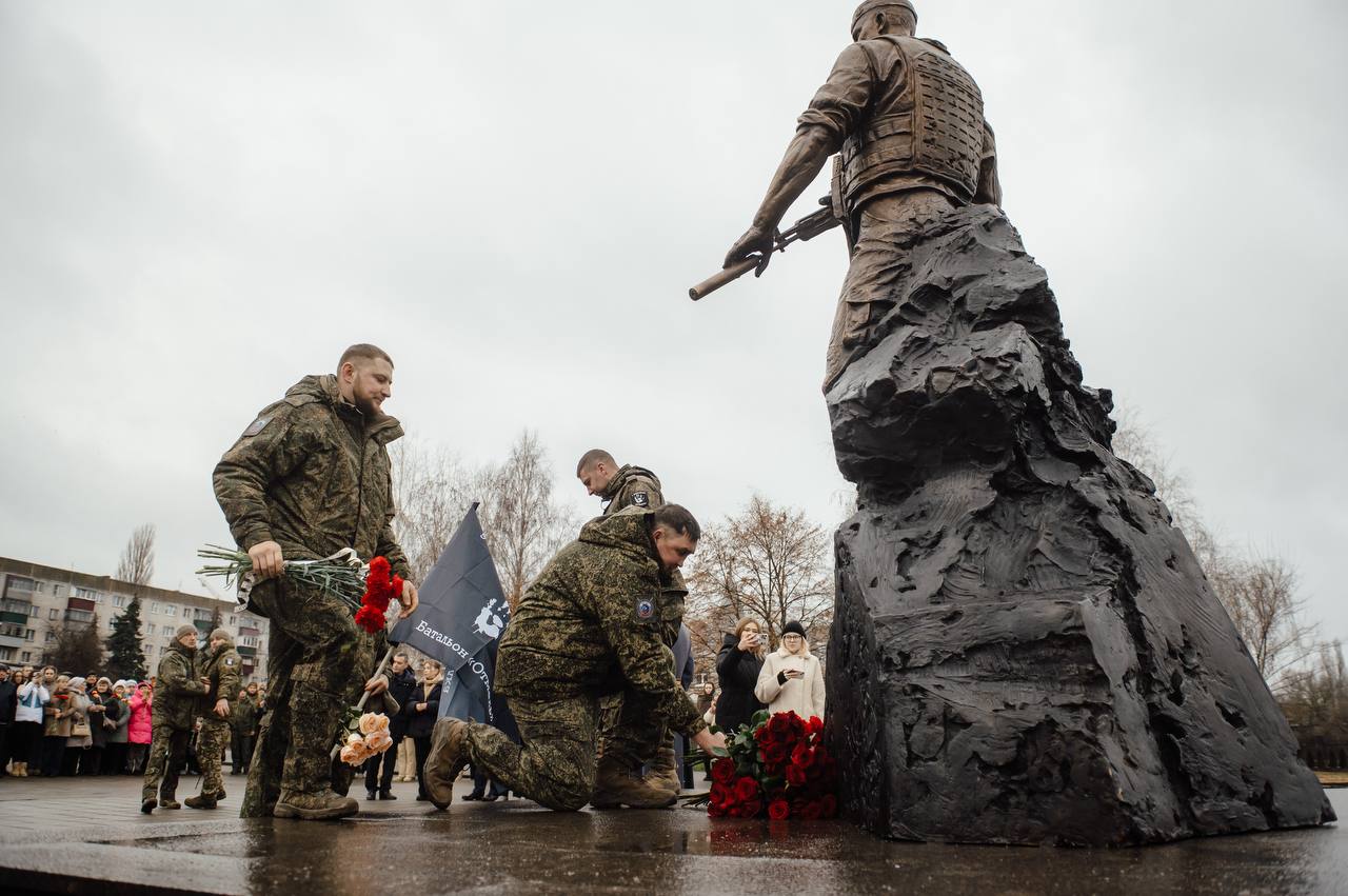 Пожертвовав собой, закрыл других Пожертвовав собой, закрыл других