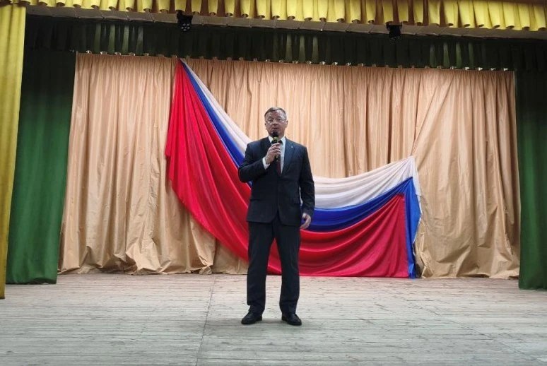 В Тимском РДК прошёл праздничный концерт, посвящённый Дню Конституции РФ В Тимском РДК прошёл праздничный концерт, посвящённый Дню Конституции РФ