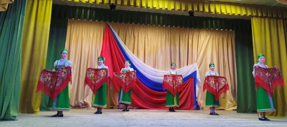 В Тимском РДК прошёл праздничный концерт, посвящённый Дню Конституции РФ В Тимском РДК прошёл праздничный концерт, посвящённый Дню Конституции РФ