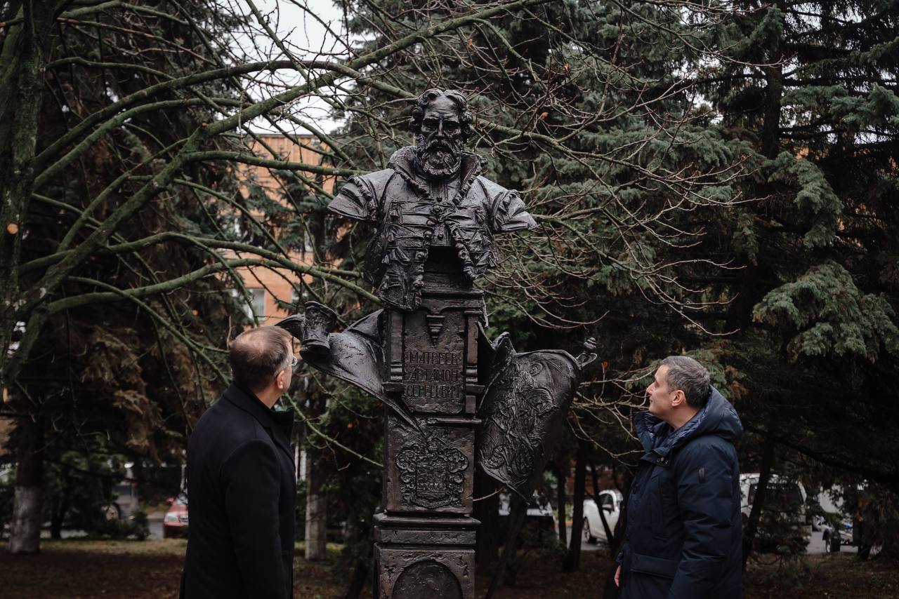 В Курске открыли памятник государственному деятелю и дипломату Артамону Матвееву В Курске открыли памятник государственному деятелю и дипломату Артамону Матвееву