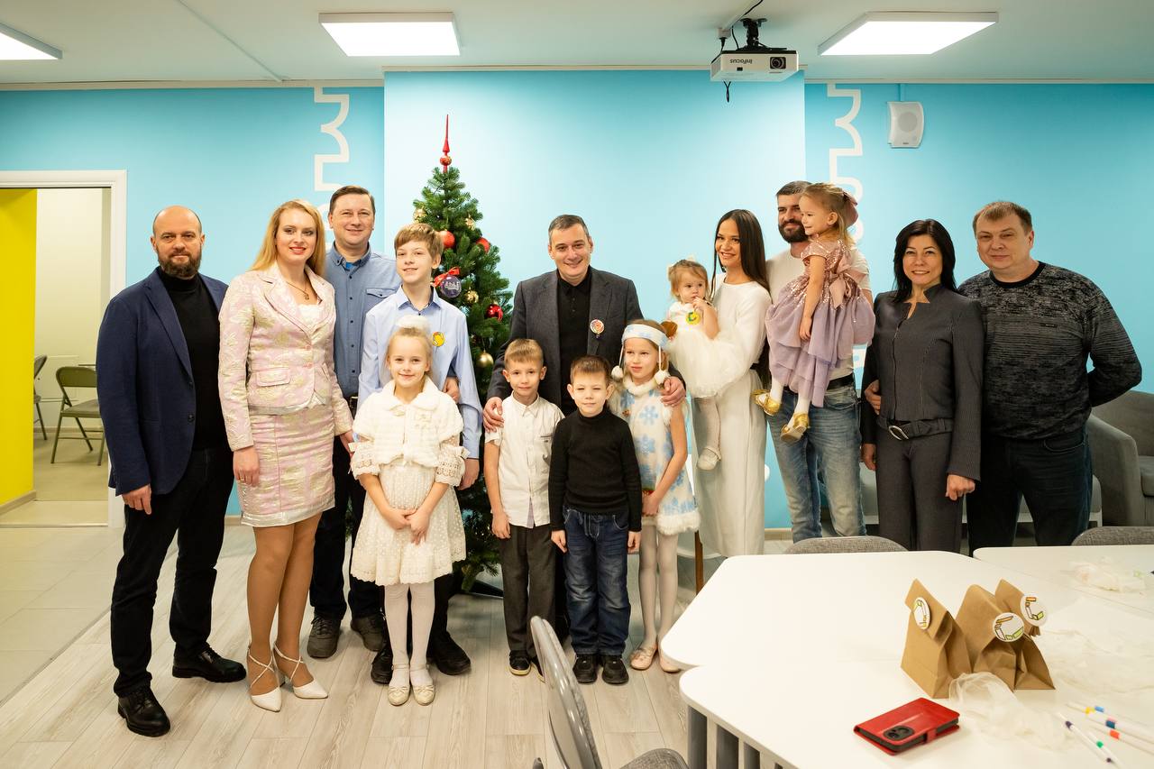 Евгений Маслов: Сегодня вместе с губернатором Александром Хинштейном поздравили с новосельем городской молодежный центр социальных программ «Спектр» Евгений Маслов: Сегодня вместе с губернатором Александром Хинштейном поздравили с новосельем городской молодежный центр социальных программ «Спектр»