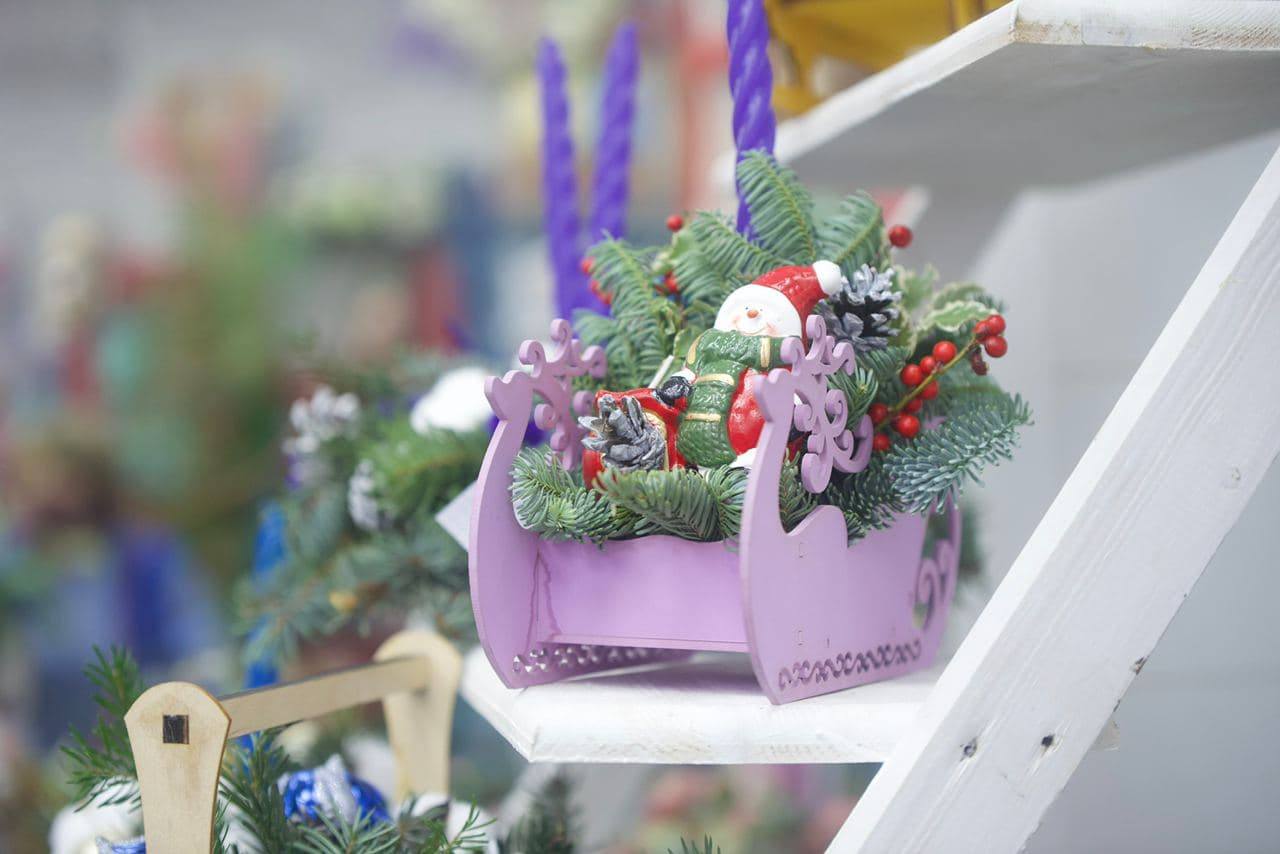 Представителей бизнеса Курска приглашают принять участие в конкурсе «Лучшее новогоднее оформление предприятий потребительской сферы»