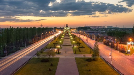 Дрон ВСУ атаковал гражданский автомобиль в Беловском районе Курской области, сообщил губернатор Хинштейн