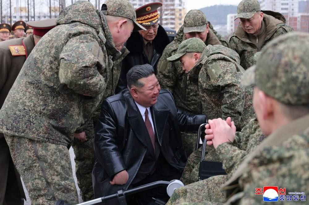 Ким Чен Ын встретил своих бойцов после операции в Курской области