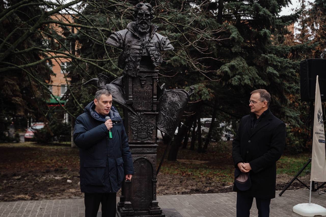 В Курске открыли памятник государственному деятелю и дипломату Артамону Матвееву В Курске открыли памятник государственному деятелю и дипломату Артамону Матвееву