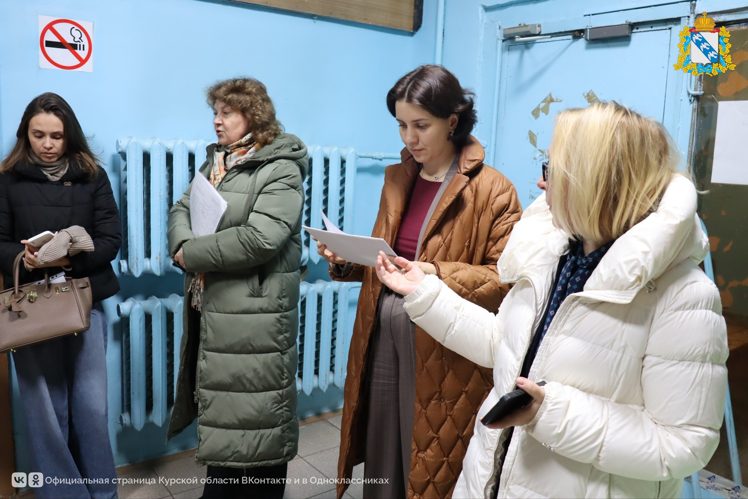 Заместитель губернатора Курской области Оксана Крутько, руководство Министерства образования и науки, представители городской администрации по поручению главы региона встретились с жильцами общежития на ул. Песковской, 38... Заместитель губернатора Курской области Оксана Крутько, руководство Министерства образования и науки, представители городской администрации по поручению главы региона встретились с жильцами общежития на ул. Песковской, 38...