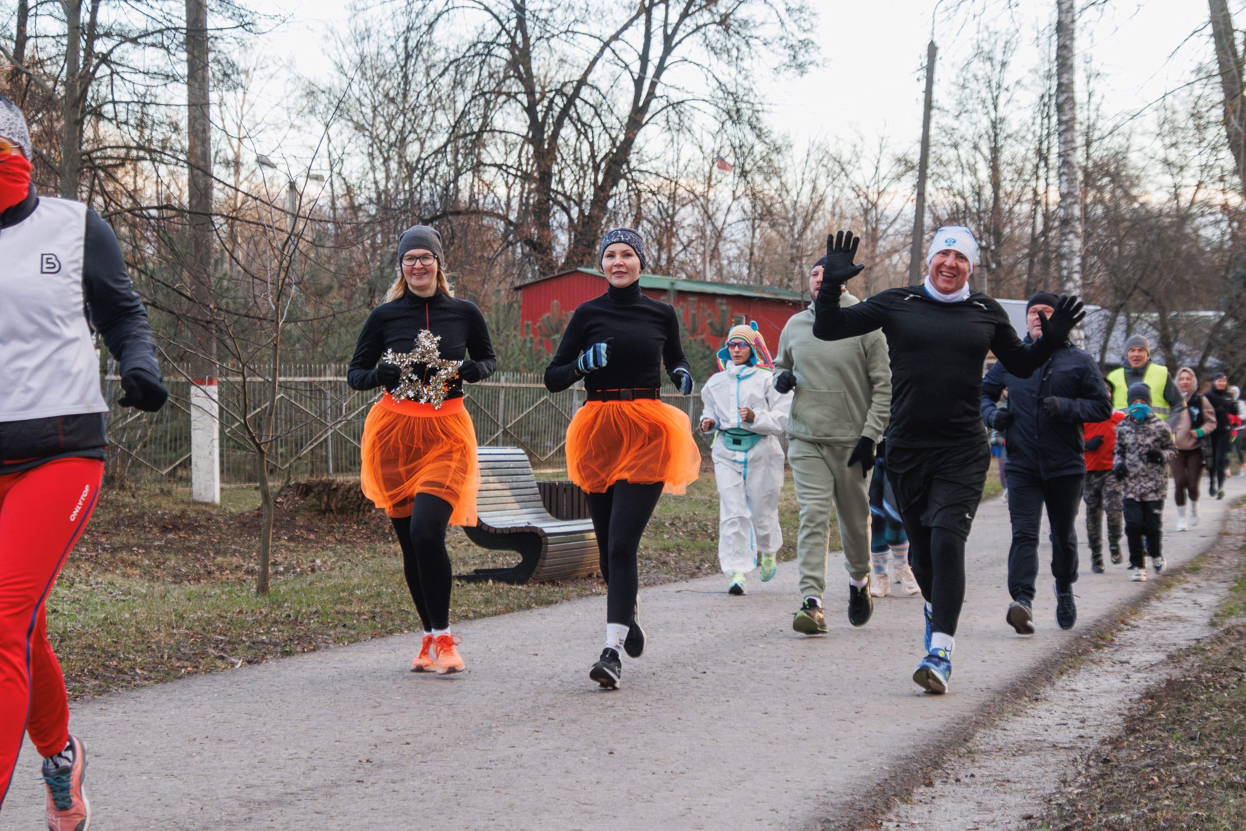 И ЮБИЛЕЙ, И КОСМОС. В Курске отметили пятилетие дружеских парковых пробежек И ЮБИЛЕЙ, И КОСМОС. В Курске отметили пятилетие дружеских парковых пробежек
