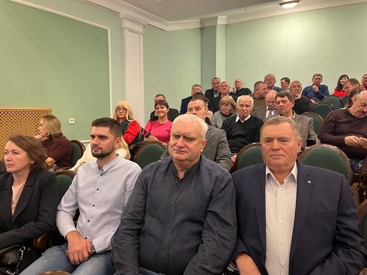 Павел Золотарев: День работников сельского хозяйства и перерабатывающей промышленности отметили аграрии Курской области Павел Золотарев: День работников сельского хозяйства и перерабатывающей промышленности отметили аграрии Курской области