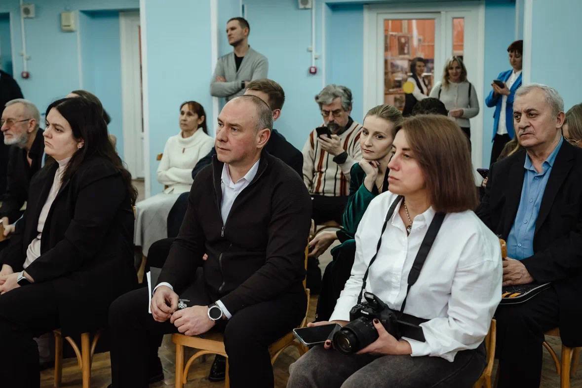 В Библиотеке Асеева Владимир Мединский встретился с членами Курского регионального отделения Союза писателей России В Библиотеке Асеева Владимир Мединский встретился с членами Курского регионального отделения Союза писателей России