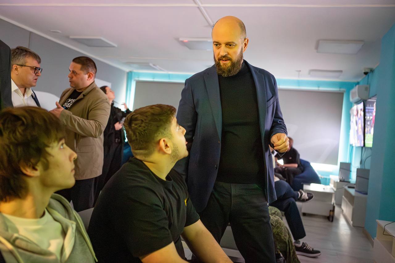 Евгений Маслов: Сегодня вместе с губернатором Александром Хинштейном поздравили с новосельем городской молодежный центр социальных программ «Спектр» Евгений Маслов: Сегодня вместе с губернатором Александром Хинштейном поздравили с новосельем городской молодежный центр социальных программ «Спектр»