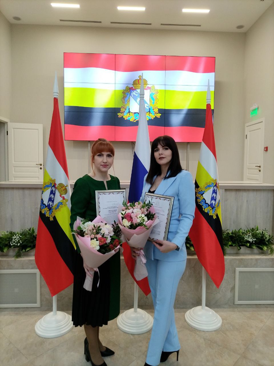 В Доме Советов в День Конституции состоялось награждение победителей ежегодного конкурса «Лучший муниципальный служащий Курской области»