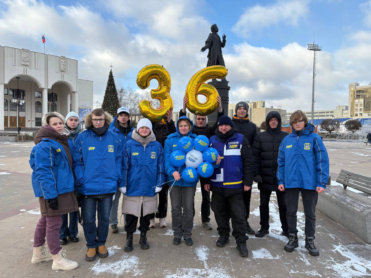 Активисты ЛДПР поздравили курян с 36-летием партии! Активисты ЛДПР поздравили курян с 36-летием партии!