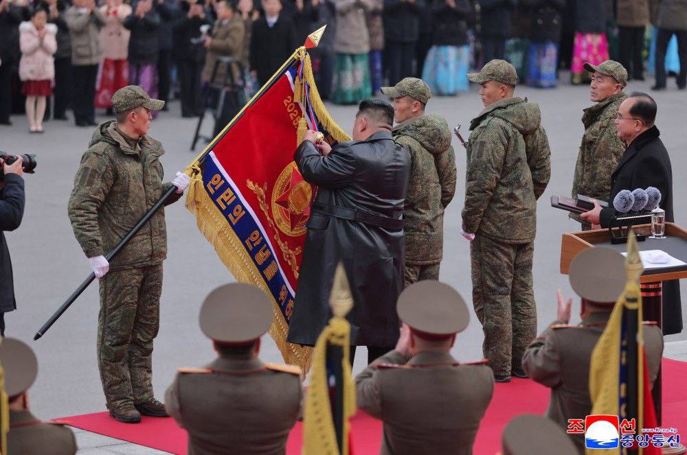 Наши боевые друзья — сапёры из 528-го инженерно-сапёрного полка Народной армии Кореи, которые принимали самое активное участие в разминировании курского приграничья, вернулись домой Наши боевые друзья — сапёры из 528-го инженерно-сапёрного полка Народной армии Кореи, которые принимали самое активное участие в разминировании курского приграничья, вернулись домой