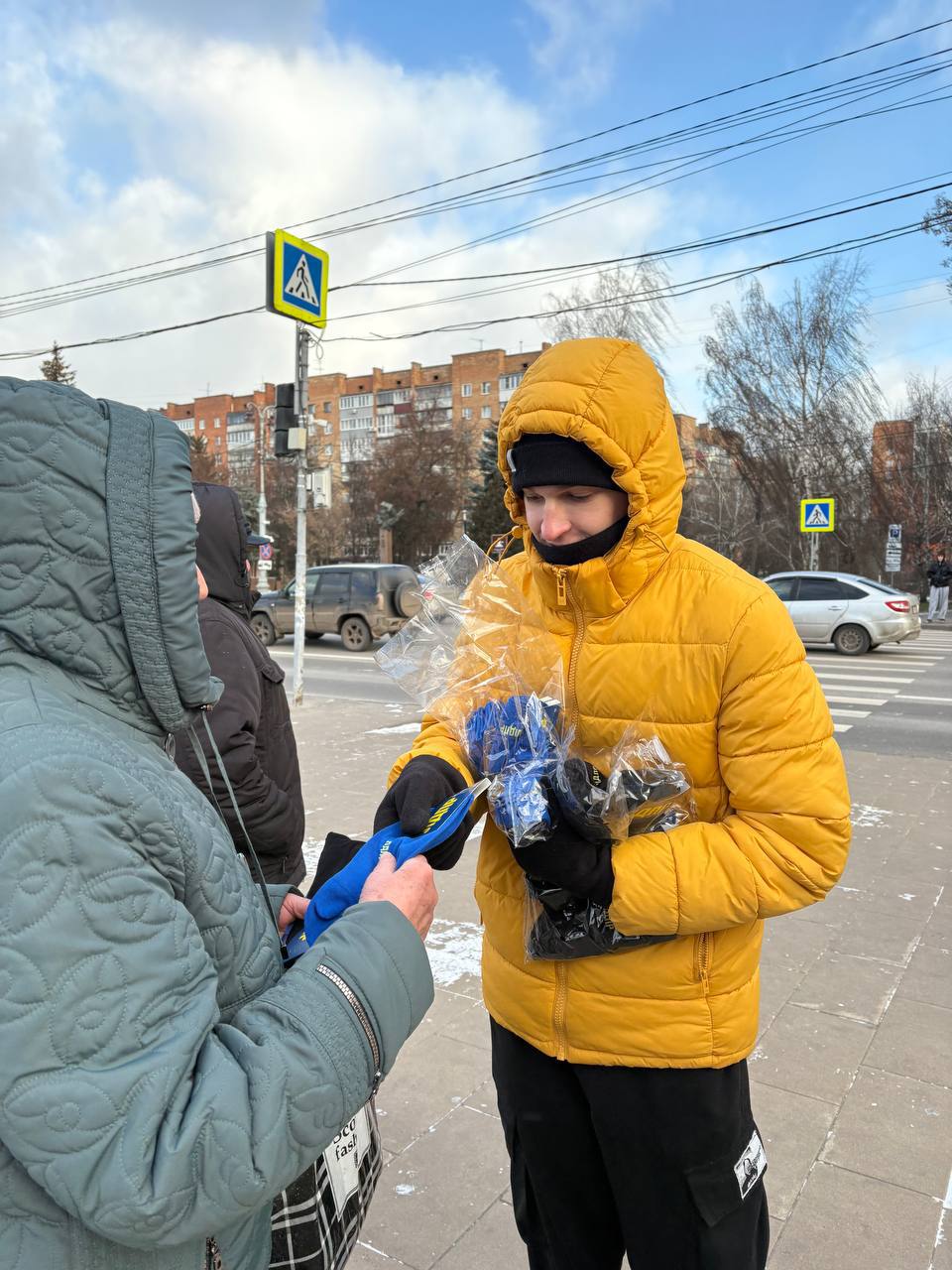 Активисты ЛДПР поздравили курян с 36-летием партии! Активисты ЛДПР поздравили курян с 36-летием партии!