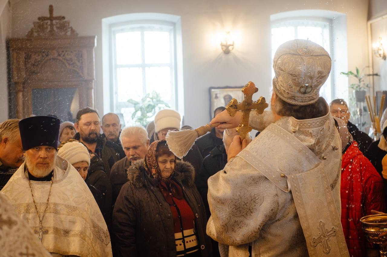 Если в церкви звучит молитва, значит село живёт Если в церкви звучит молитва, значит село живёт