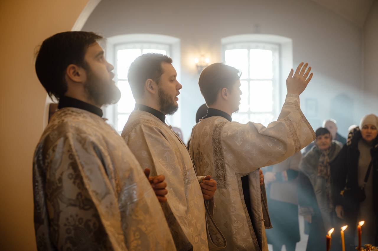 Если в церкви звучит молитва, значит село живёт Если в церкви звучит молитва, значит село живёт