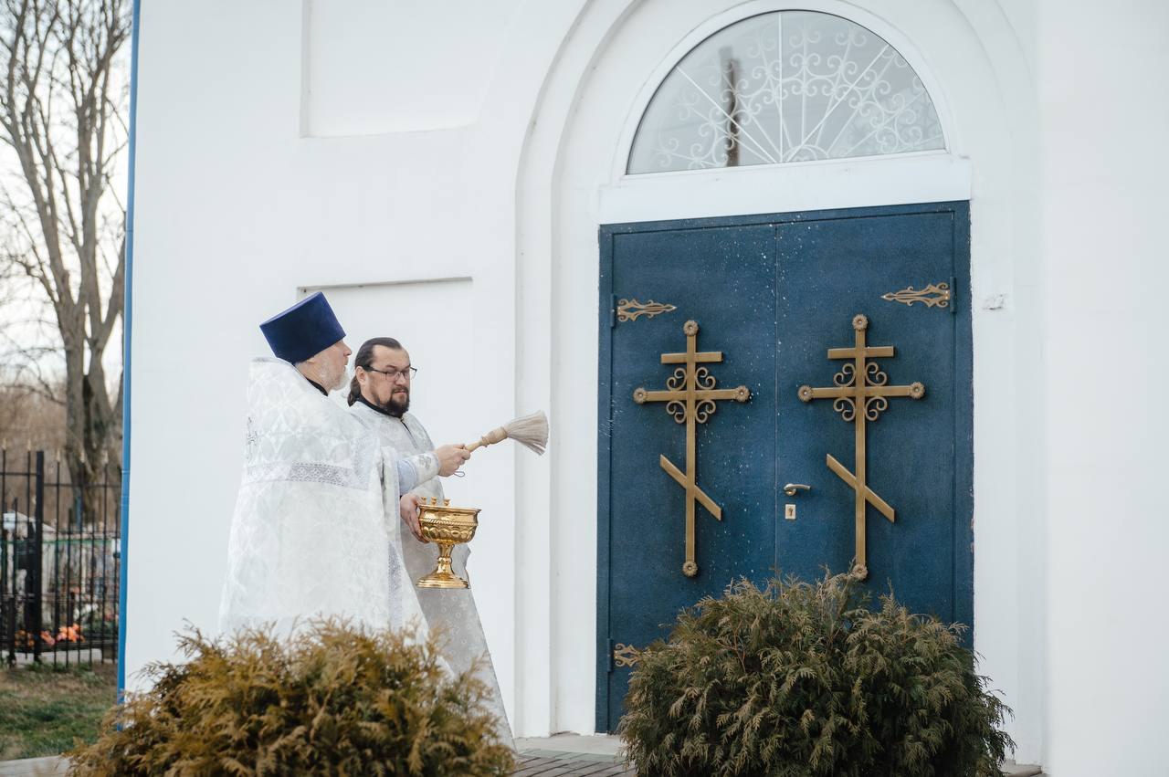Если в церкви звучит молитва, значит село живёт Если в церкви звучит молитва, значит село живёт