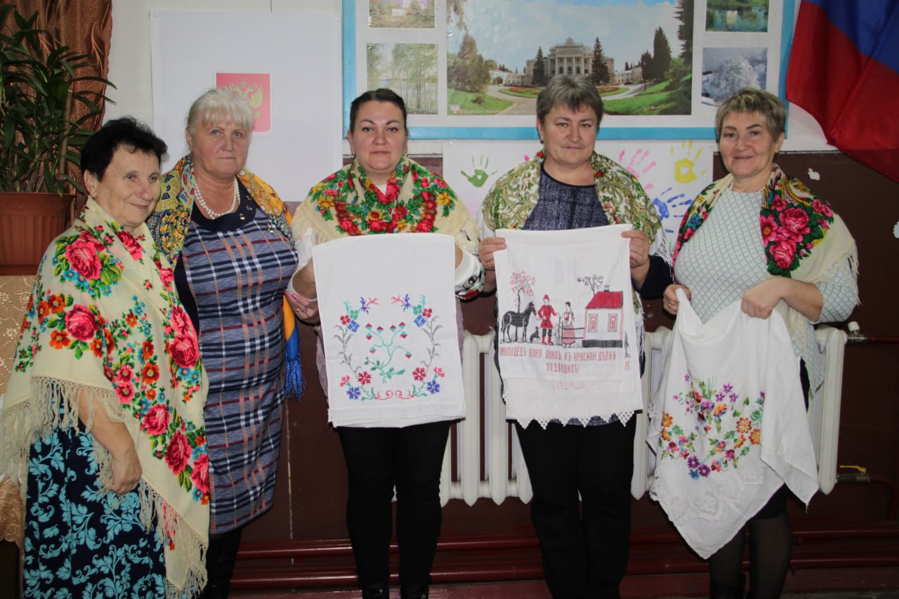 Сотрудники Курского областного Дома народного творчества совершили фольклорно-этнографическую экспедицию в Дмитриевский район Сотрудники Курского областного Дома народного творчества совершили фольклорно-этнографическую экспедицию в Дмитриевский район