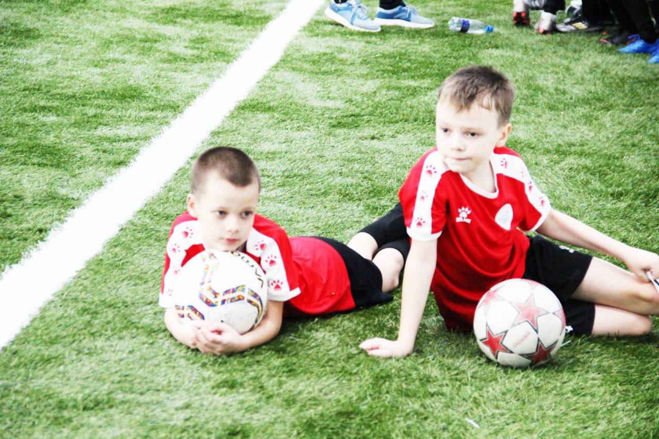 Единороссы организовали спортивный турнир, приуроченный ко Всемирному Дню футбола Единороссы организовали спортивный турнир, приуроченный ко Всемирному Дню футбола