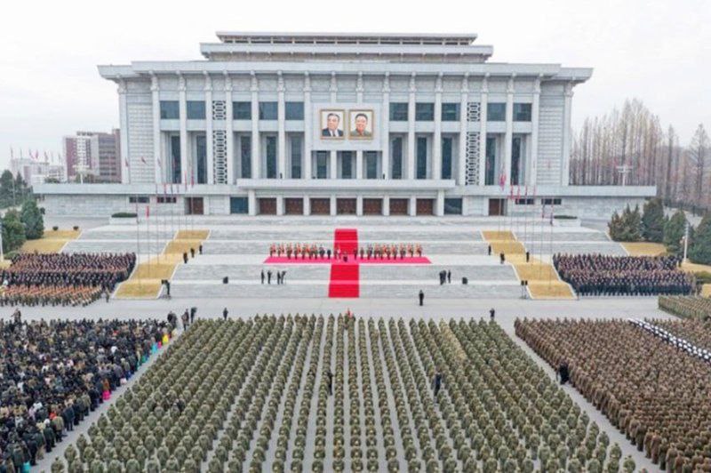 Сапёры вернулись. В Северной Корее прошла торжественная встреча Ким Чен Ына, представителей высшего военного руководства и государственных ведомств с военнослужащими 528-го инженерно-сапёрного полка Корейской народной армии... Сапёры вернулись. В Северной Корее прошла торжественная встреча Ким Чен Ына, представителей высшего военного руководства и государственных ведомств с военнослужащими 528-го инженерно-сапёрного полка Корейской народной армии...