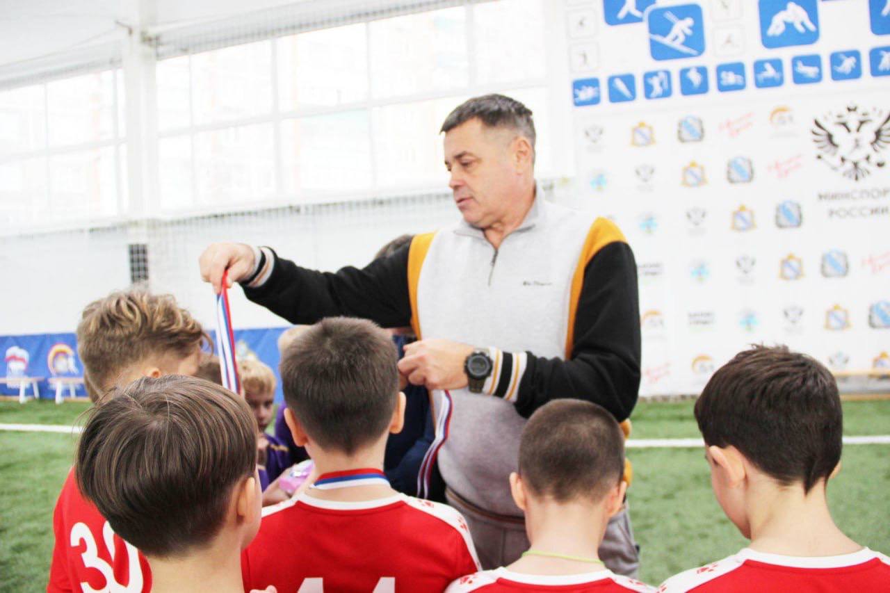 Единороссы организовали спортивный турнир, приуроченный ко Всемирному Дню футбола Единороссы организовали спортивный турнир, приуроченный ко Всемирному Дню футбола