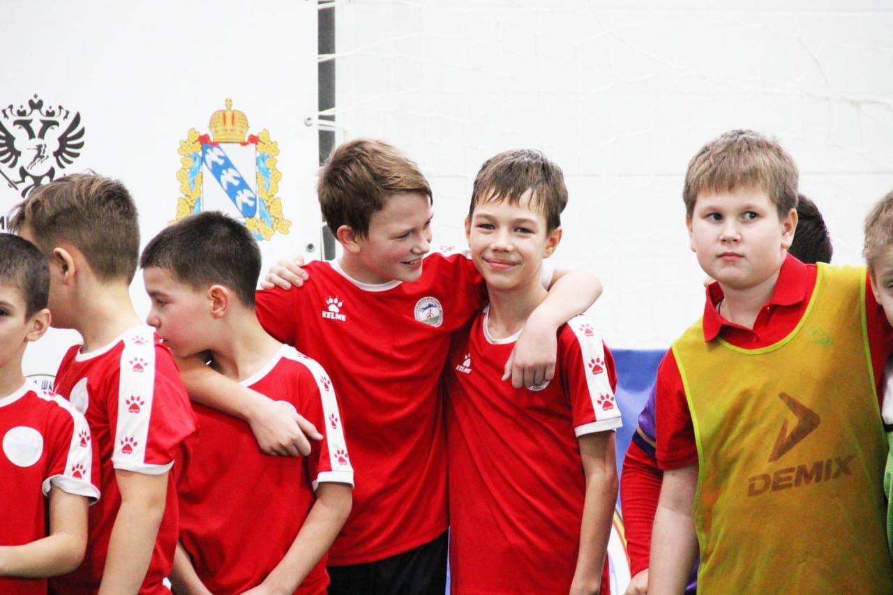 Единороссы организовали спортивный турнир, приуроченный ко Всемирному Дню футбола Единороссы организовали спортивный турнир, приуроченный ко Всемирному Дню футбола