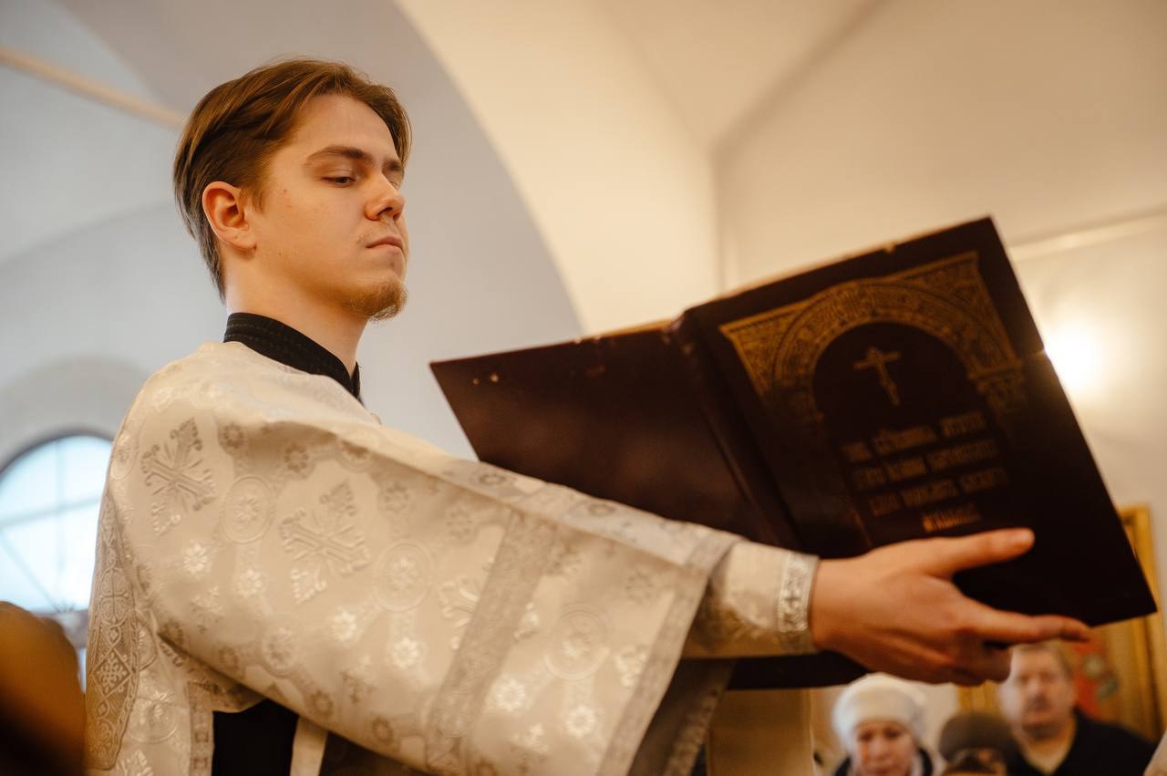 Если в церкви звучит молитва, значит село живёт Если в церкви звучит молитва, значит село живёт