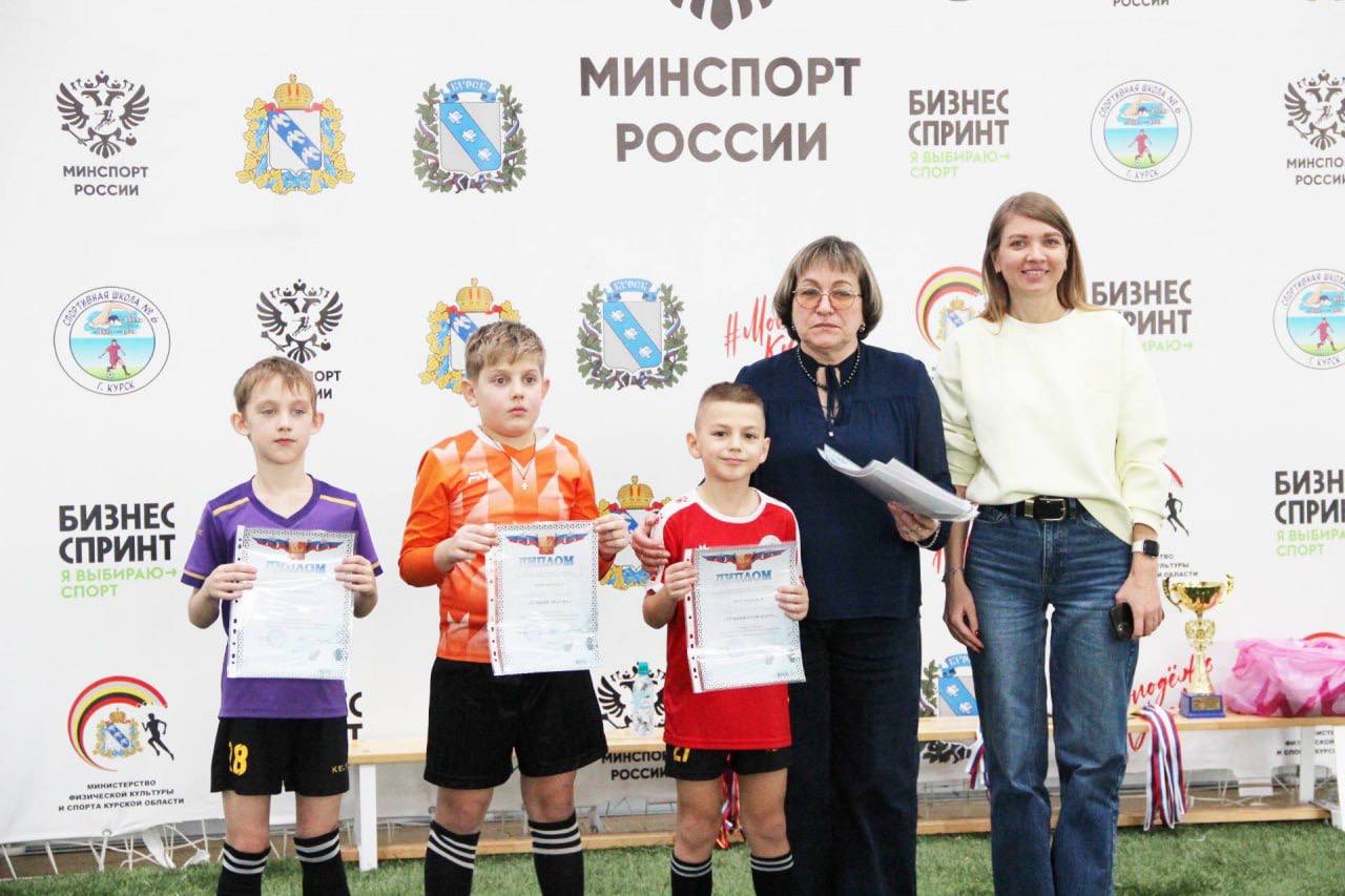 Единороссы организовали спортивный турнир, приуроченный ко Всемирному Дню футбола Единороссы организовали спортивный турнир, приуроченный ко Всемирному Дню футбола