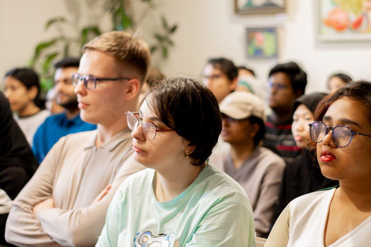 В креативном пространстве "Веранда" состоялась лекция о классических русских произведениях на английском языке В креативном пространстве "Веранда" состоялась лекция о классических русских произведениях на английском языке