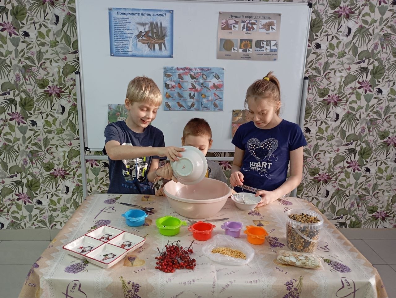 Воспитанники Щигровского центра «Импульс» принимают участие в замечательной акции "Покорми птиц зимой" Воспитанники Щигровского центра «Импульс» принимают участие в замечательной акции "Покорми птиц зимой"